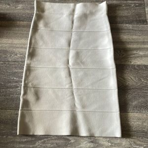 BCBG beige skirt